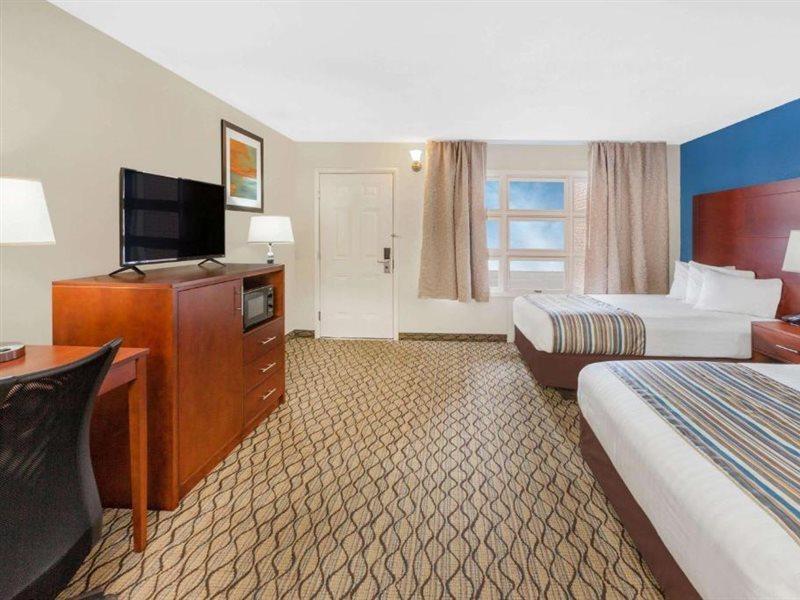 Baymont By Wyndham St. Ignace Lakefront Exterior foto