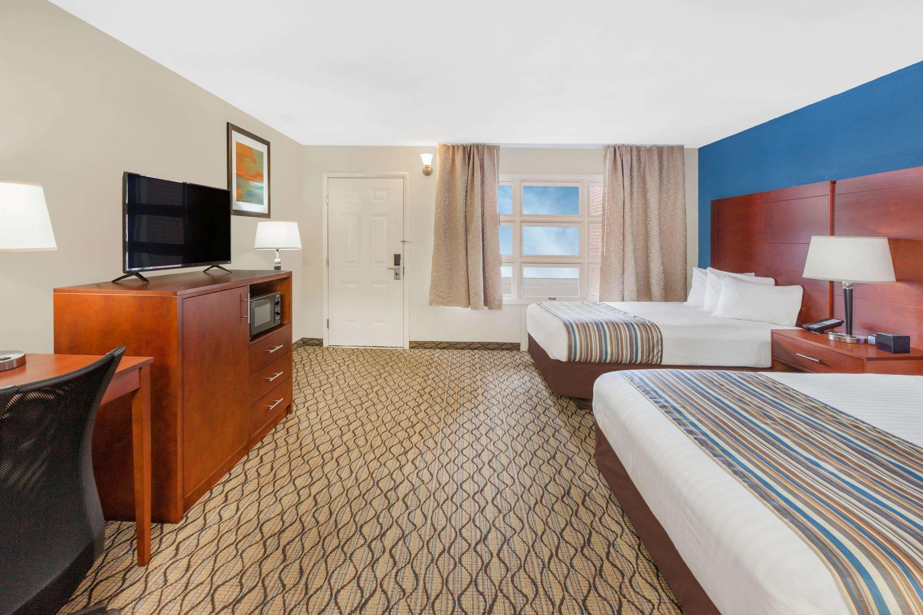 Baymont By Wyndham St. Ignace Lakefront Exterior foto