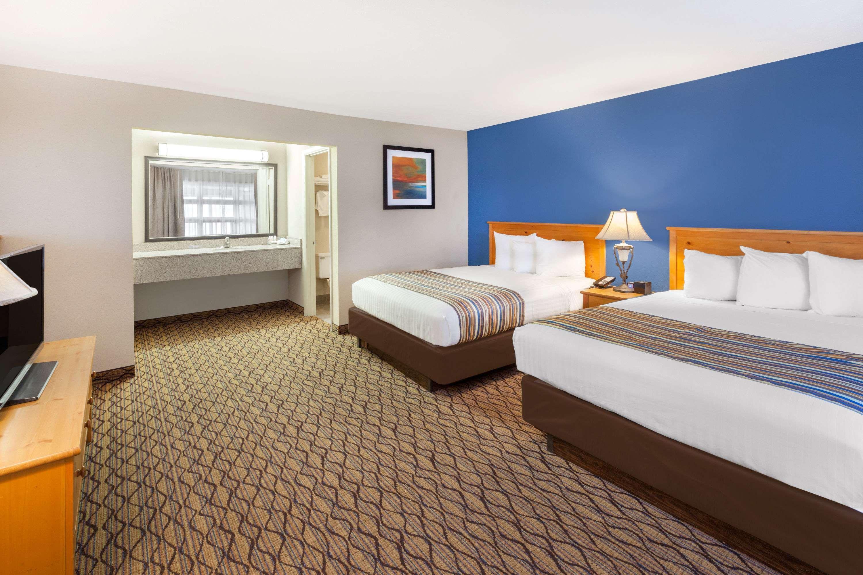 Baymont By Wyndham St. Ignace Lakefront Exterior foto