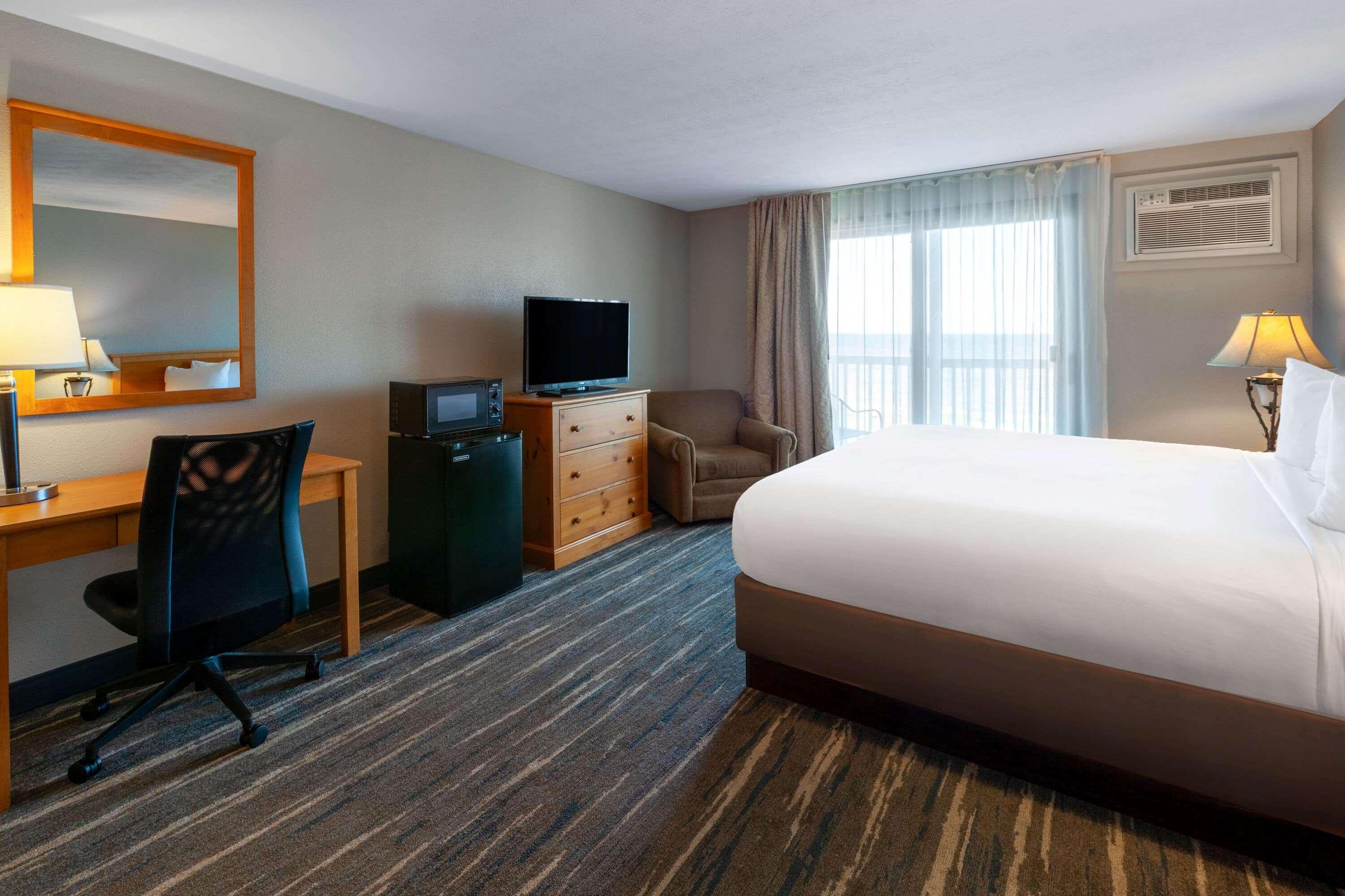 Baymont By Wyndham St. Ignace Lakefront Exterior foto