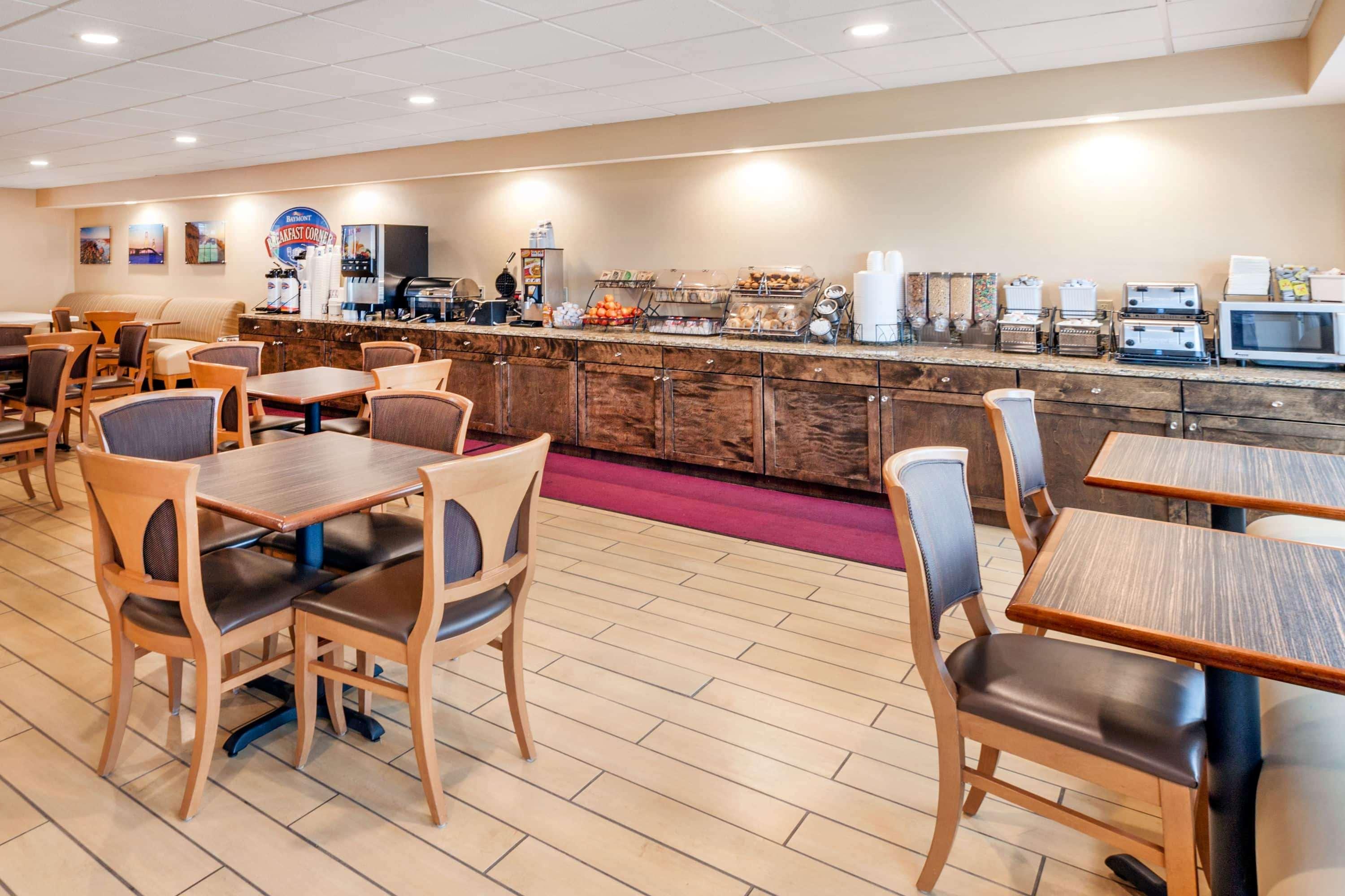 Baymont By Wyndham St. Ignace Lakefront Exterior foto