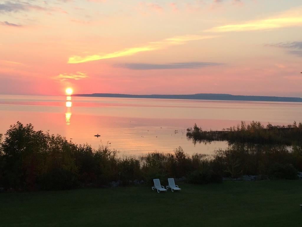 Baymont By Wyndham St. Ignace Lakefront Exterior foto