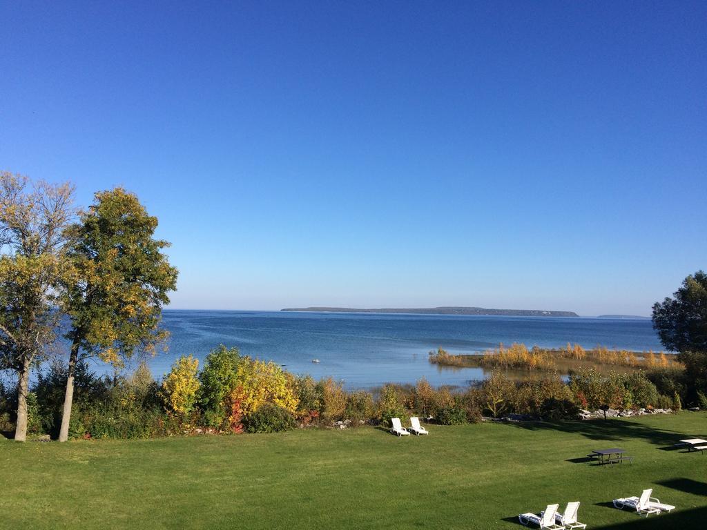 Baymont By Wyndham St. Ignace Lakefront Exterior foto