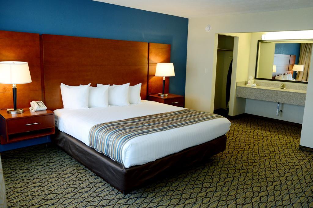 Baymont By Wyndham St. Ignace Lakefront Habitación foto