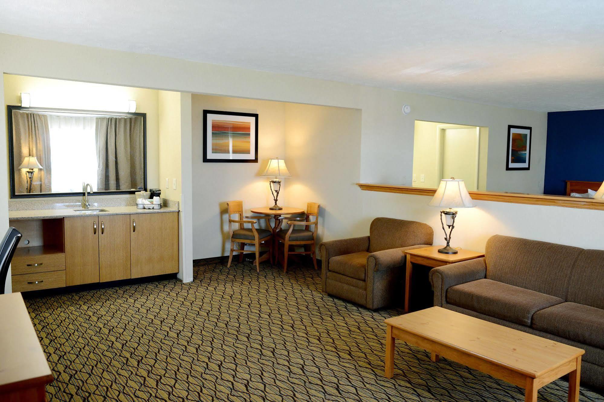 Baymont By Wyndham St. Ignace Lakefront Exterior foto